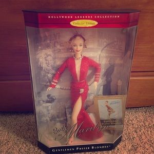 NWOT Collector Edition Marilyn Monroe Barbie Doll